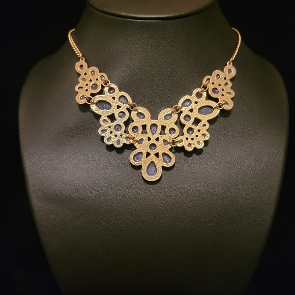 Estate Faceted Lucite Bib Necklace - Picture 4 of 5